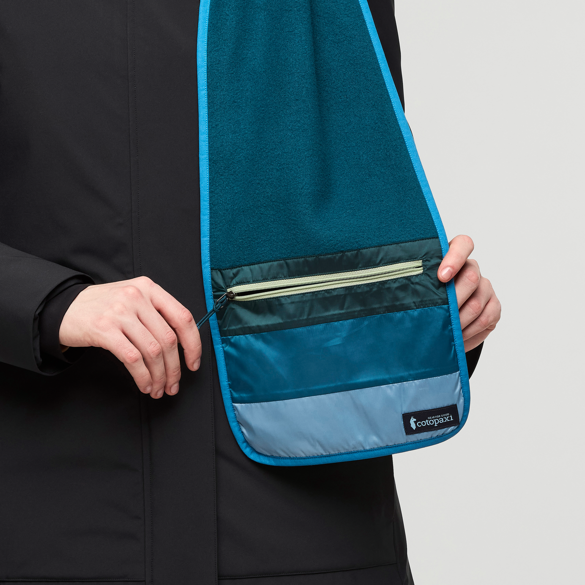 Teca Fleece Scarf - Image 4