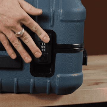 Coraza Suitcase - Medium Checked - Image 8